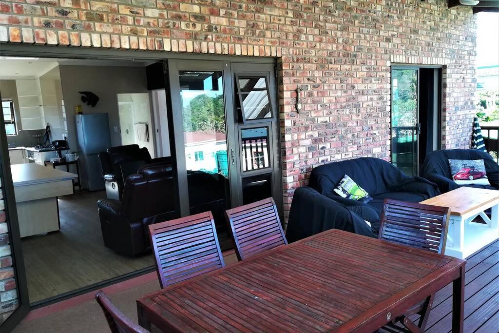 2 Bedroom Guest Suite At A-Frame Glengariff Beach Glen Eden Kültér fotó