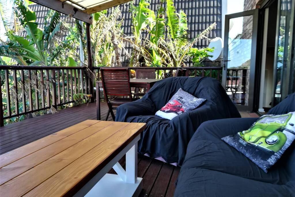 2 Bedroom Guest Suite At A-Frame Glengariff Beach Glen Eden Kültér fotó