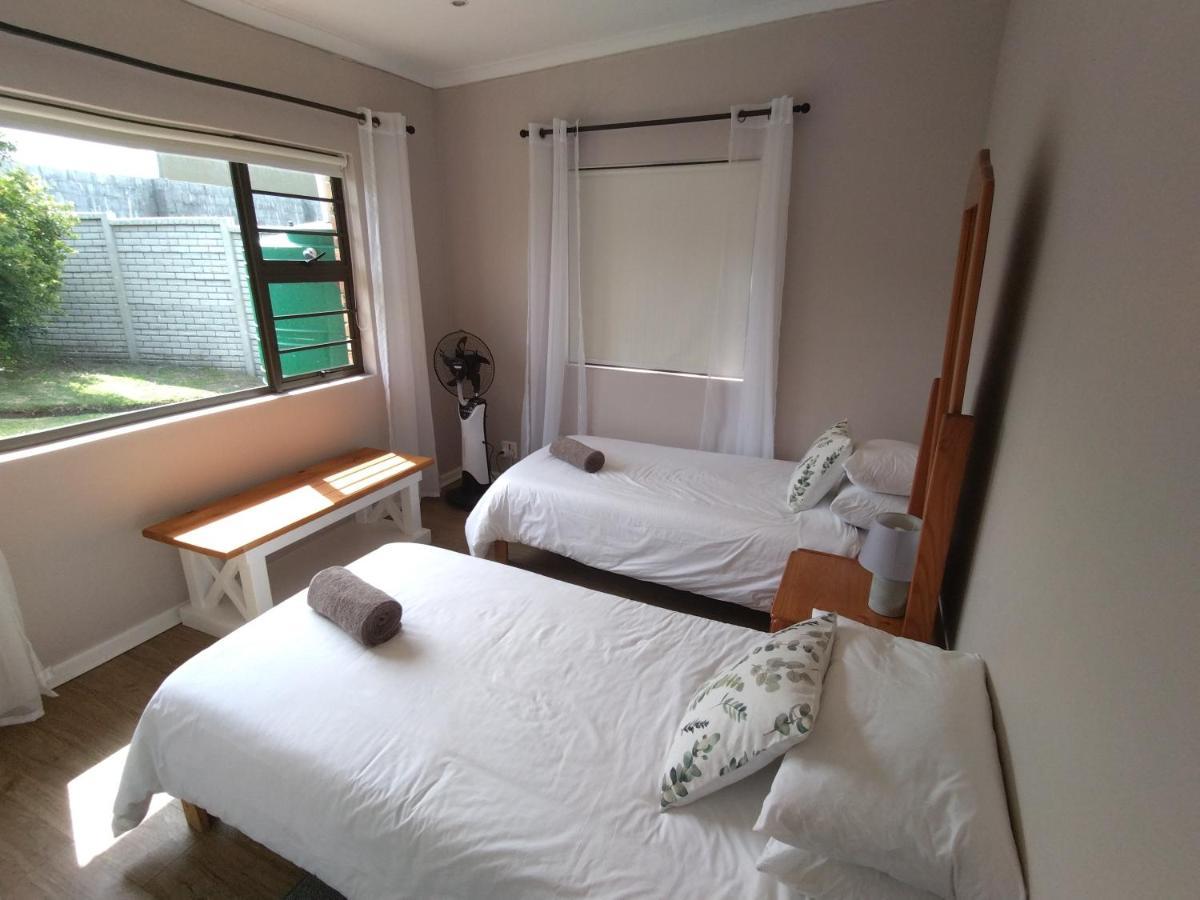 2 Bedroom Guest Suite At A-Frame Glengariff Beach Glen Eden Kültér fotó